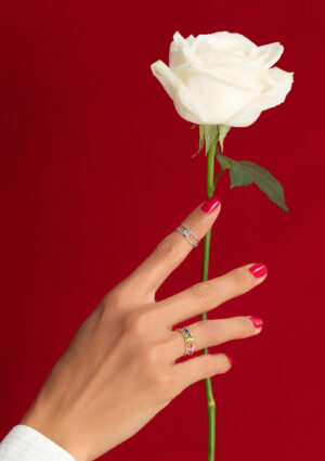 La Brune & La Blonde : Célébrez l’amour avec les bagues Hula Hoop