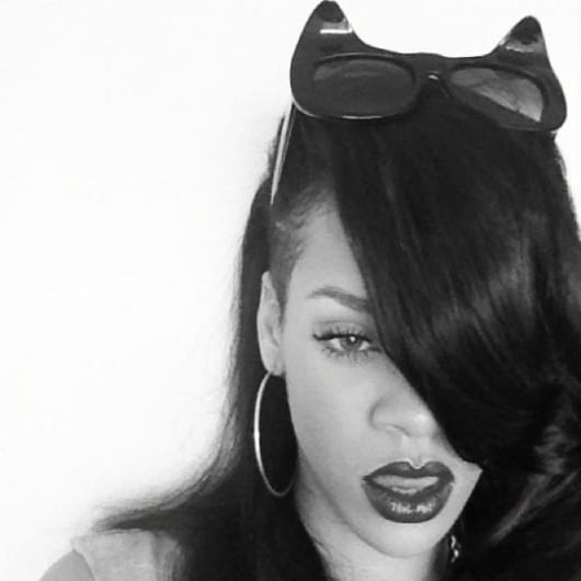 Rihanna is back to Black !