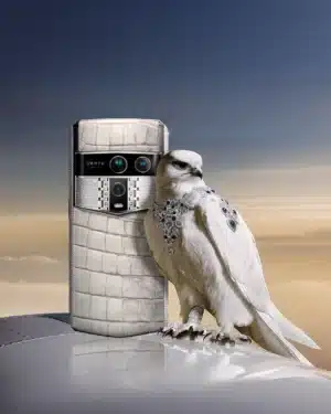 Vertu signe son retour chez Harrods avec l’Agent Q